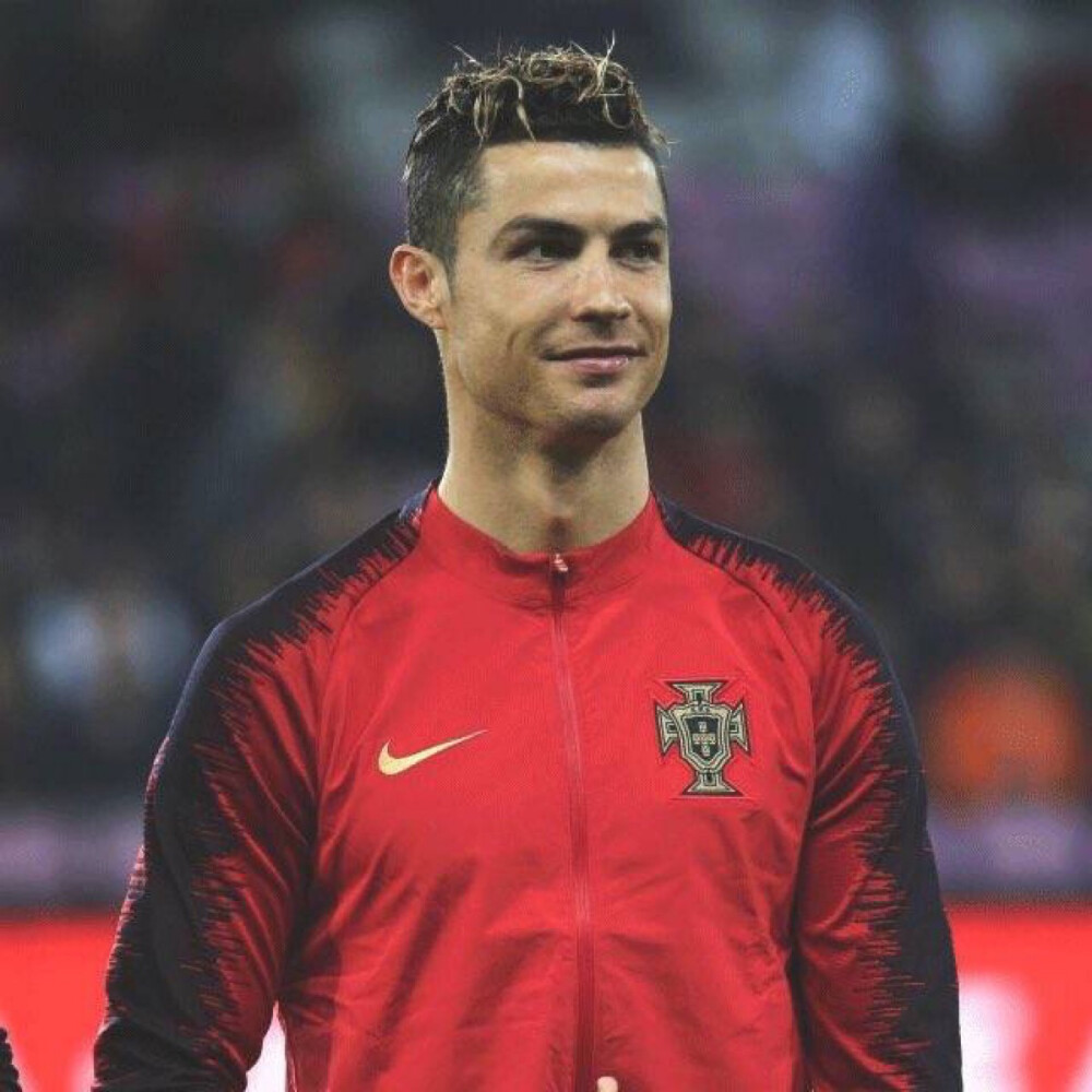 “黄袍”加身，里约热内卢基督像穿上黄潜球衣（里约基督像披上黄潜战袍）