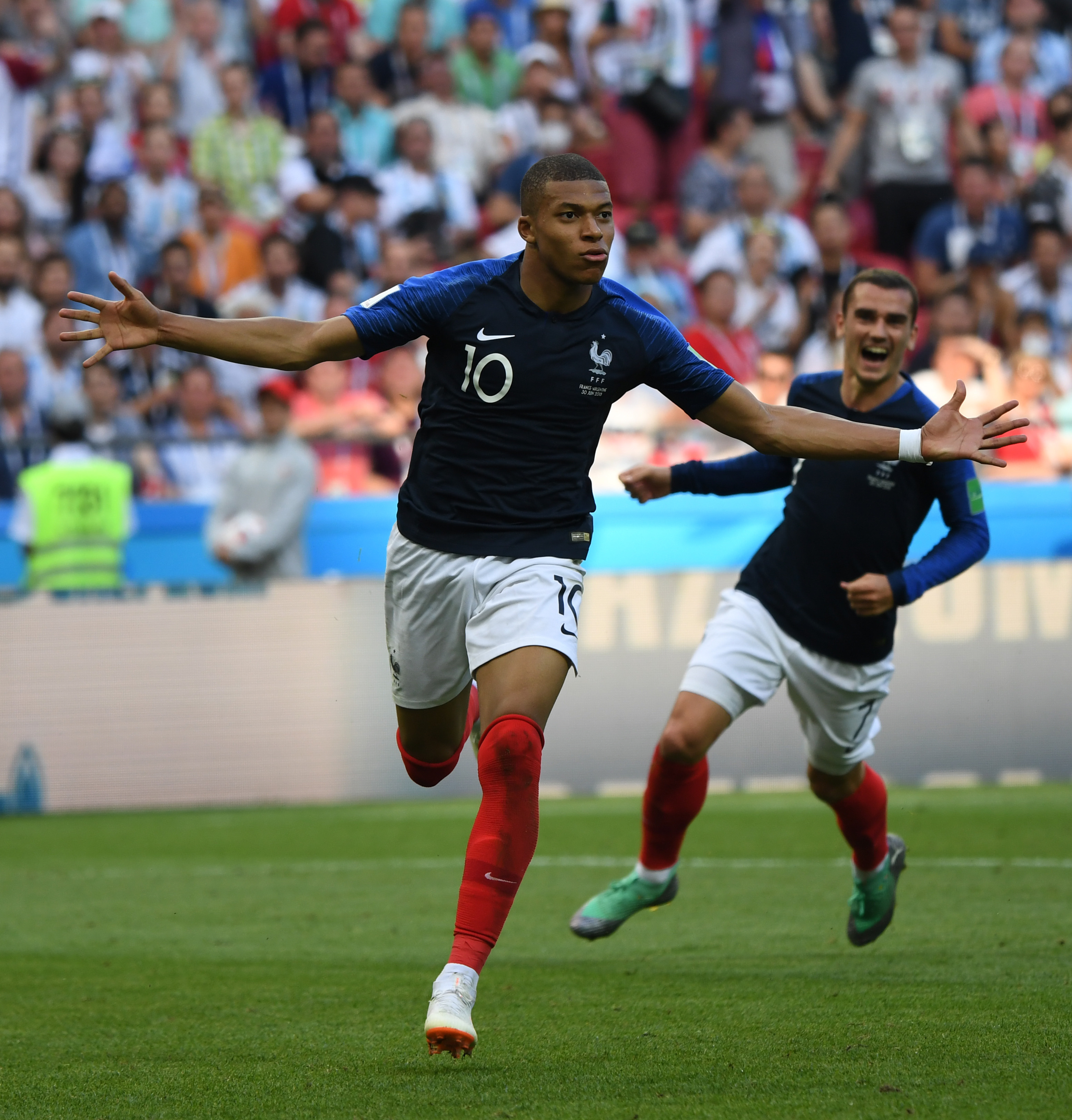 多位名宿怒批萨拉赫：他的行为会给利物浦带来麻烦，应该道歉（多名足坛名宿痛斥萨拉赫：此举恐为利物浦招致麻烦，呼吁其公开道歉）