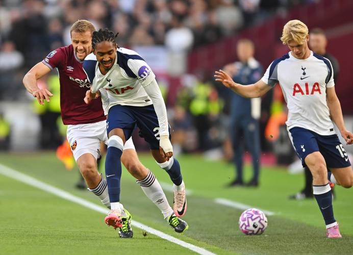 德甲半场：蒂尔曼1射1传，塔普索巴破门，沃尔夫斯堡0-3勒沃库森（半场战报：勒沃库森3-0领先沃尔夫斯堡，蒂尔曼传射，塔普索巴建功）