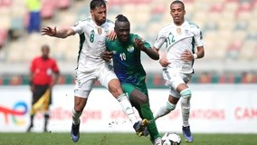 德国杯半场：斯特龙普夫乌龙+染红，斯图加特1-0十人波鸿（德国杯半场战报：斯特龙普夫乌龙+被罚下，十人波鸿0-1落后斯图加特）