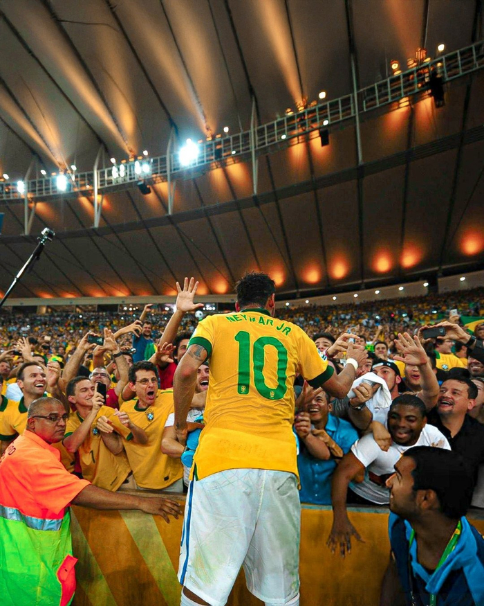 欧联杯八强抽签产生，多场恶战值得期待（欧联杯八强签位出炉，多场强强对话看点十足）