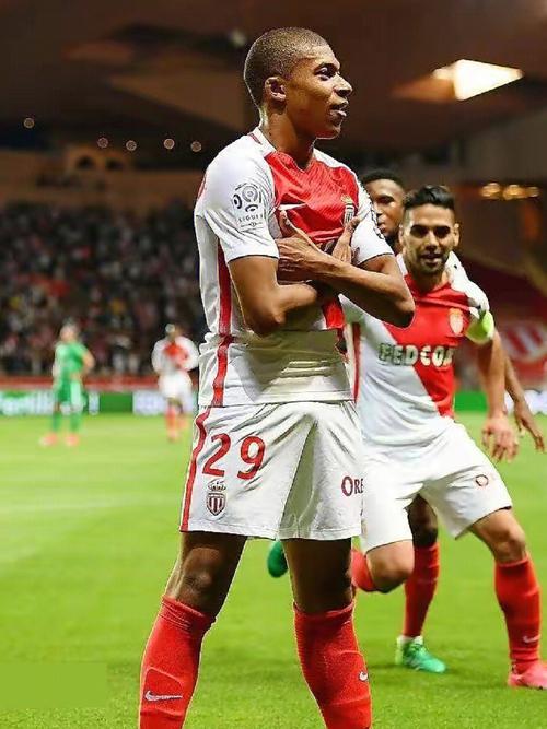 友谊赛战报：科曼、C罗破门，利雅得胜利4-2阿布扎比联合（热身赛：科曼、C罗建功，利雅得胜利4-2击败阿布扎比联合）