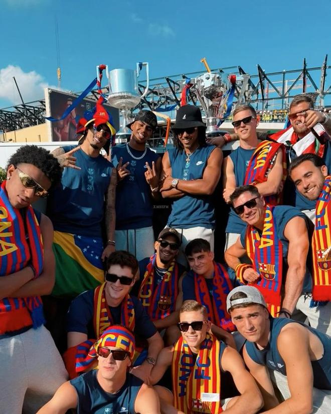 佩德里：我肯定希望能再次与梅西一起踢球，他是史上最佳（佩德里：我当然想再与梅西并肩作战，他是历史最佳）