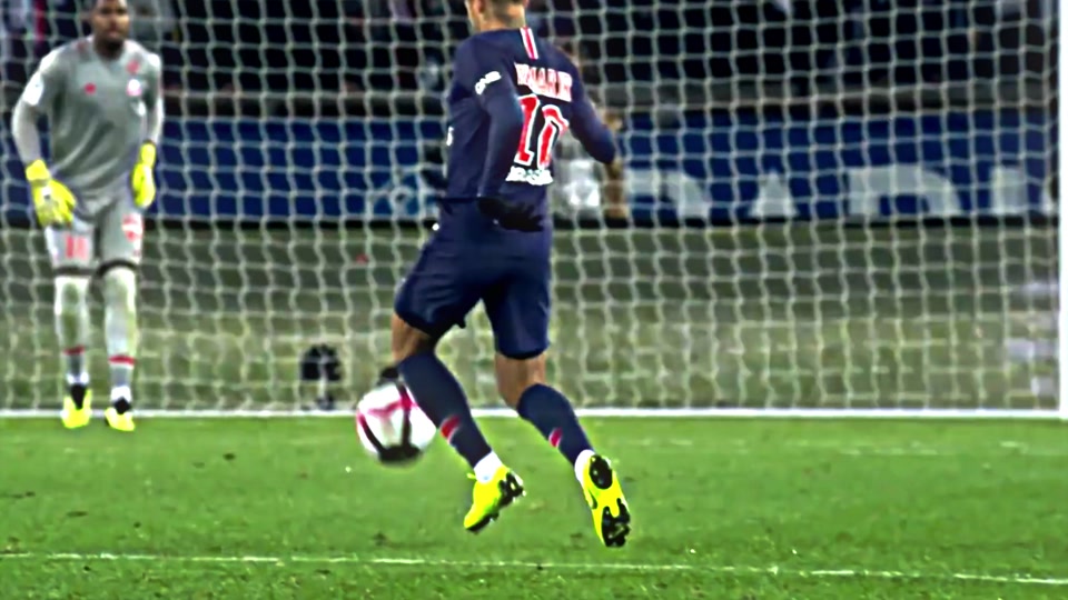 国乒8-2胜法国，产生了3大不可思议，王楚钦救场，王皓脸色铁青（国乒8比2力克法国，上演三大离奇一幕：王楚钦挺身救场，王皓面色铁青）