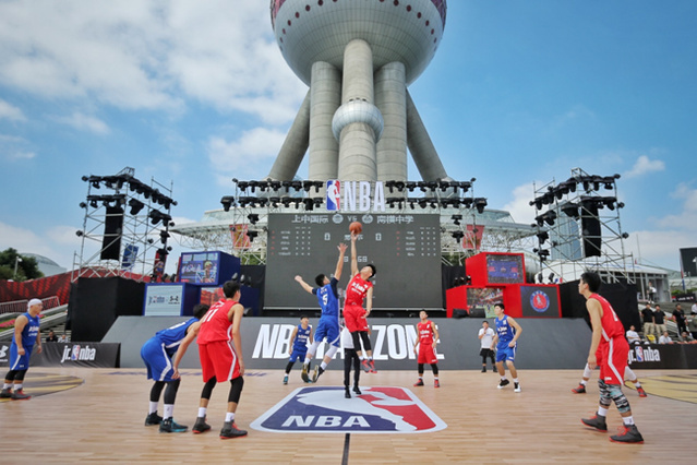 扑点+6次扑救，迈尼昂当选与国米一役米兰队内最佳球员（扑出点球并完成6次扑救，迈尼昂获评米兰德比队内最佳球员）