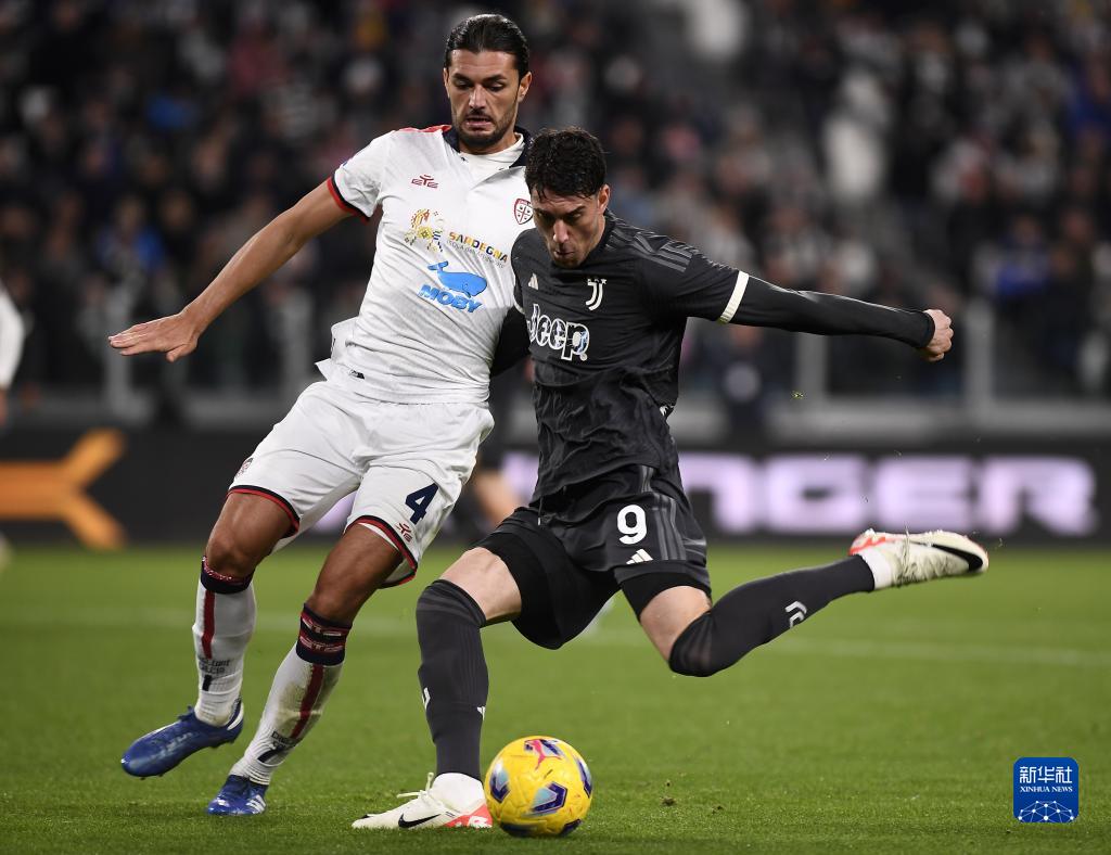 阿森纳欧冠小组／联赛阶段取得10连胜，仅次于拜仁和利物浦（阿森纳欧冠小组赛及联赛阶段豪取10连胜，位列拜仁、利物浦之后）