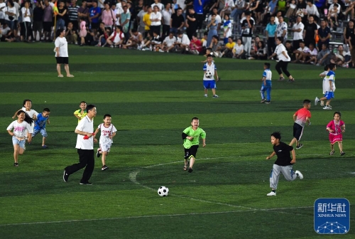 巴洛特利：现在的足球对抗更激烈，我认为自己仍能有出色表现（巴洛特利：当今足球对抗更强烈，我依然有能力踢出高水平）