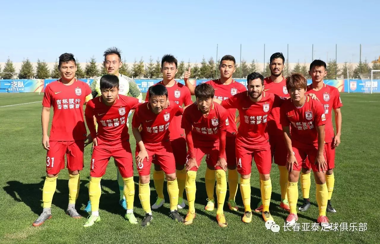 场面火爆，吉马良斯掐罗梅罗脖子逃过红牌（火爆冲突，吉马良斯掐住罗梅罗脖子仍逃过红牌）