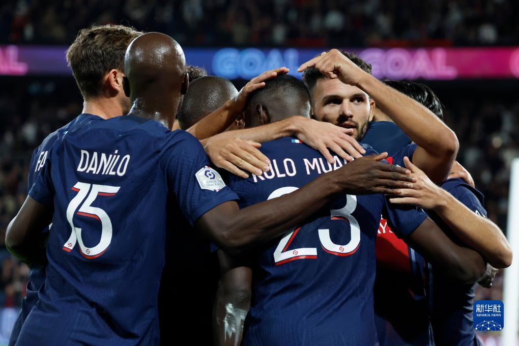 拜仁连续20场德甲进球超过2球，追平13／14赛季瓜帅的纪录（拜仁德甲连续20场单场进球超2球，追平13／14赛季瓜帅纪录）