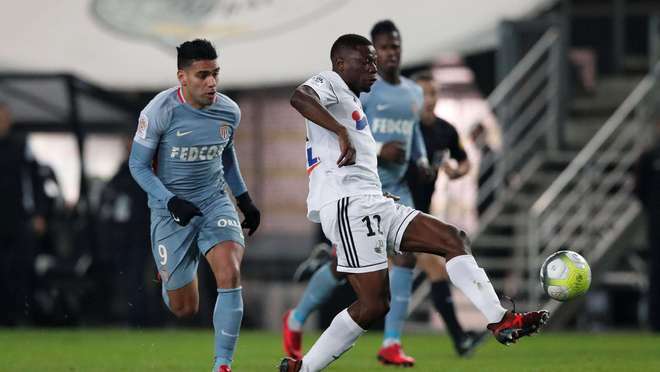 你以为水火不容的耐克和阿迪，有钱也得一起挣（看似死对头的耐克与阿迪，为了赚钱照样联手）