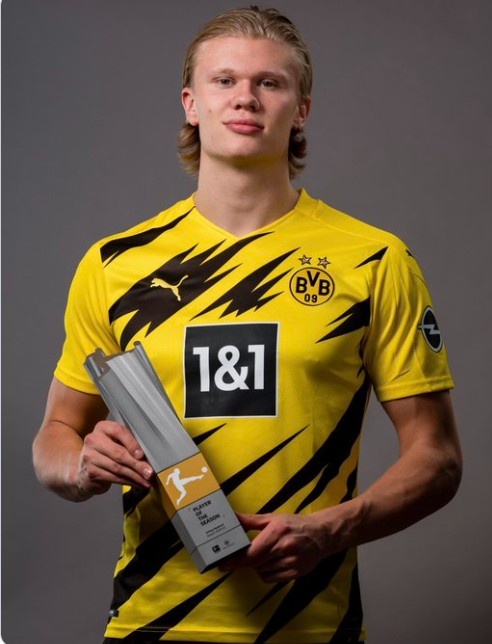 赛点一刻！米兰3：2擒获科内利亚诺，捧起意大利女排超级杯！（决胜时刻！米兰3-2力克科内利亚诺，捧起意大利女排超级杯！）