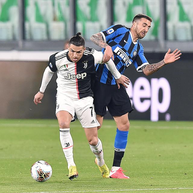 斯洛特：昨晚睡得不是最好但也没失眠；没来得及和博斯喝一杯（斯洛特：昨夜睡眠一般但未失眠；未能与博斯小酌）