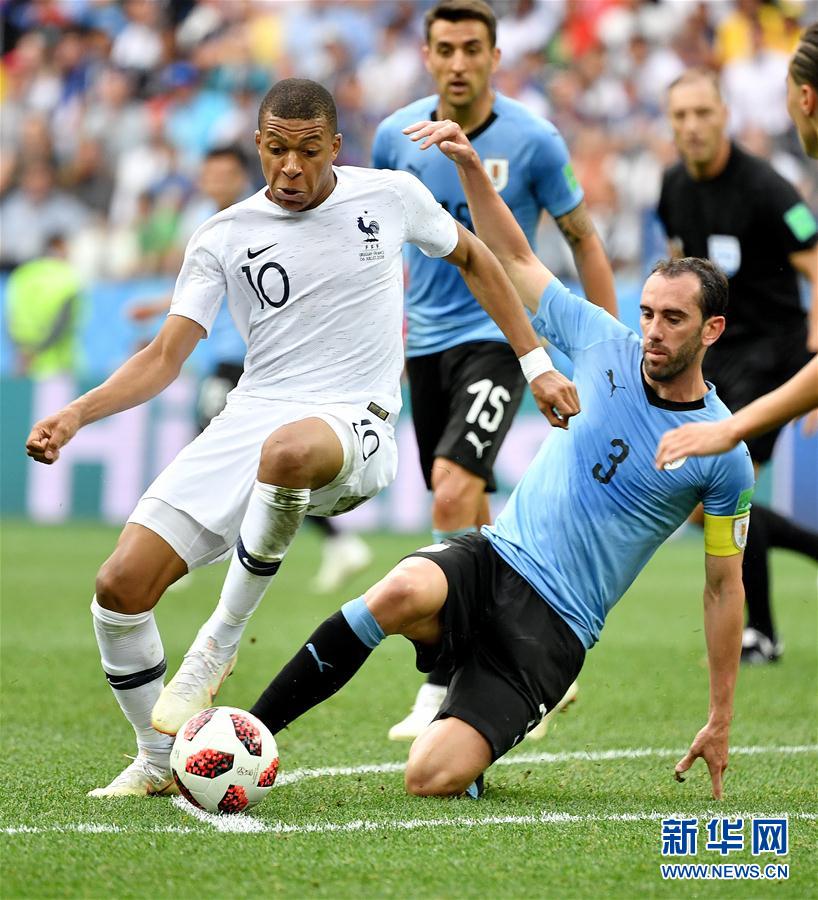 手感火热！拉文三节三分10中8爆砍37分5篮板（拉文火力全开：三节三分10投8中，砍下37分5篮板）