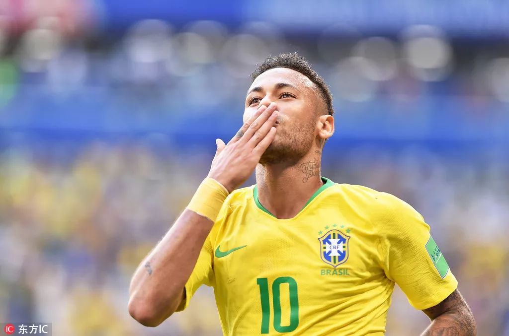 德约专访（三）：钦佩C罗拿走可乐的勇气，作为父亲我们都愿孩子心有所向（专访德约（三）：赞赏C罗移走可乐的胆识，身为父亲更盼孩子有所热爱）