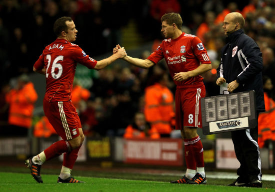 从前的对手再度相遇，博格巴与萨内欧冠相遇赛后寒暄（昔日对手再相逢：博格巴与萨内欧冠赛后寒暄）