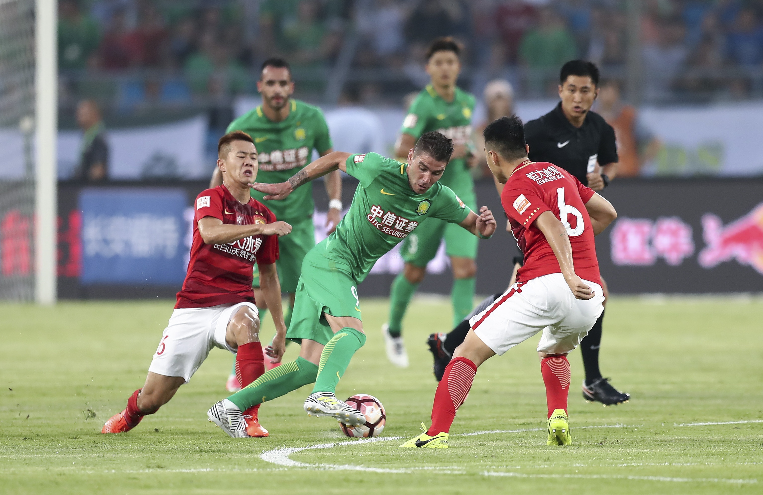 澳超前瞻：珀斯光荣豪取三连胜，悉尼FC核心罗里伤缺（澳超前瞻：珀斯光荣势如破竹三连胜在手，悉尼FC核心罗里因伤缺席）